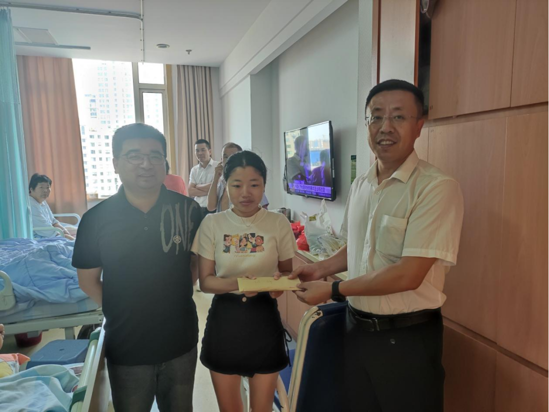 攜愛同行 用愛凝聚 —依網(wǎng)科技組織為困難職工家屬捐款獻愛心
